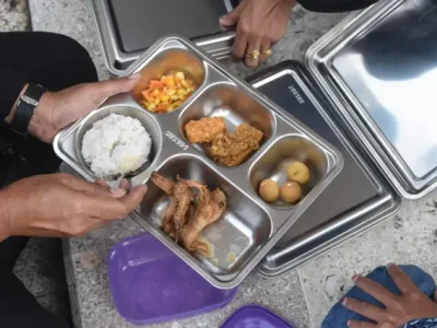 Lebih 5.000 Anak Sakit: Tuntutan Menghentikan Program Makan