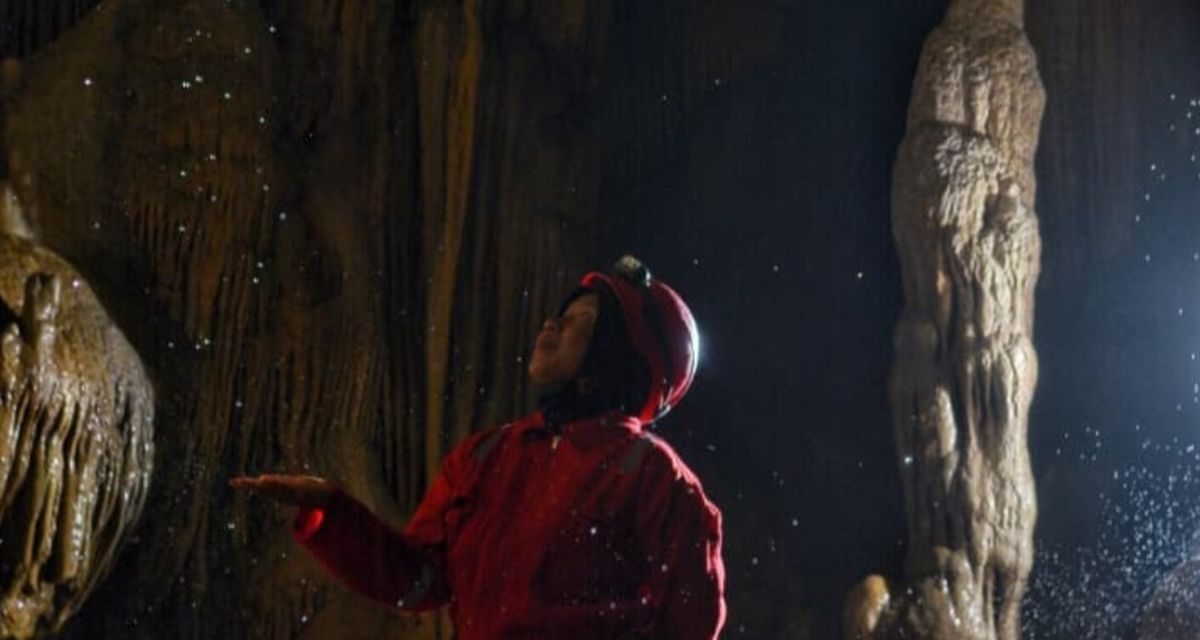Caving Sumitro, Petualangan Bawah Tanah 1,5 Jam Menantang