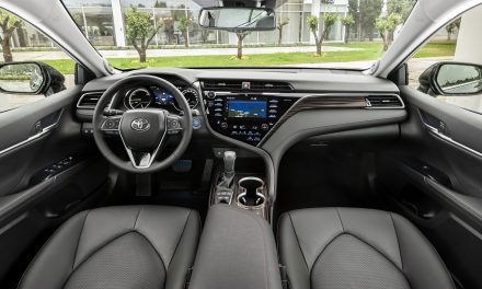 Interior Toyota Camry Mewah, Premium Dan Berkualitas Tinggi