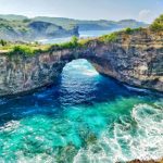 Pemandangan Tersembunyi Stone Balancing Di Nusa Penida