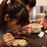 Budaya Makan Yang Unik Di Jepang, Yaitu Menyeruput Mie