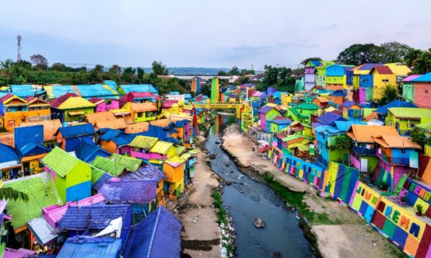 Menjelajahi Jodipan Rainbow Village Di Malang