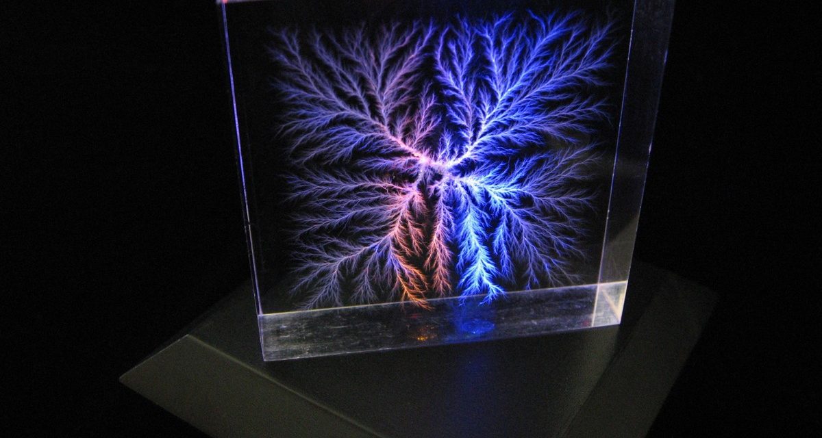 Lichtenberg Figure Fenomena Pola Menyerupai Cabang Petir