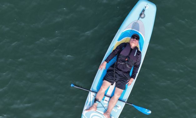 Sensasi Paddle Board di Muara Sungai Opak Baros Bantul