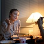 Makan Malam Bisa Naikkan Berat Badan, Berikut Penjelasannya