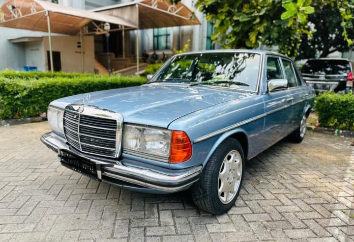 Mercedes Benz W123