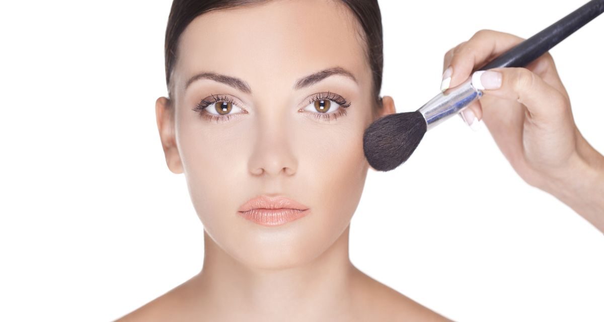 Retouch Makeup Andalan Wanita Yang Ingin Selalu Tampil Cantik