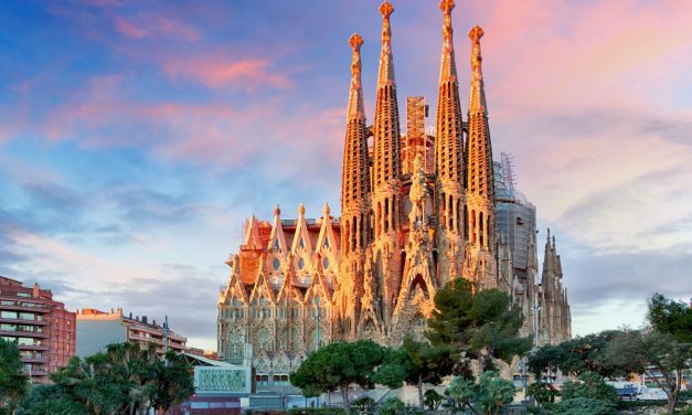 Sagrada Familia Sebuah Gereja Tertinggi Di Dunia